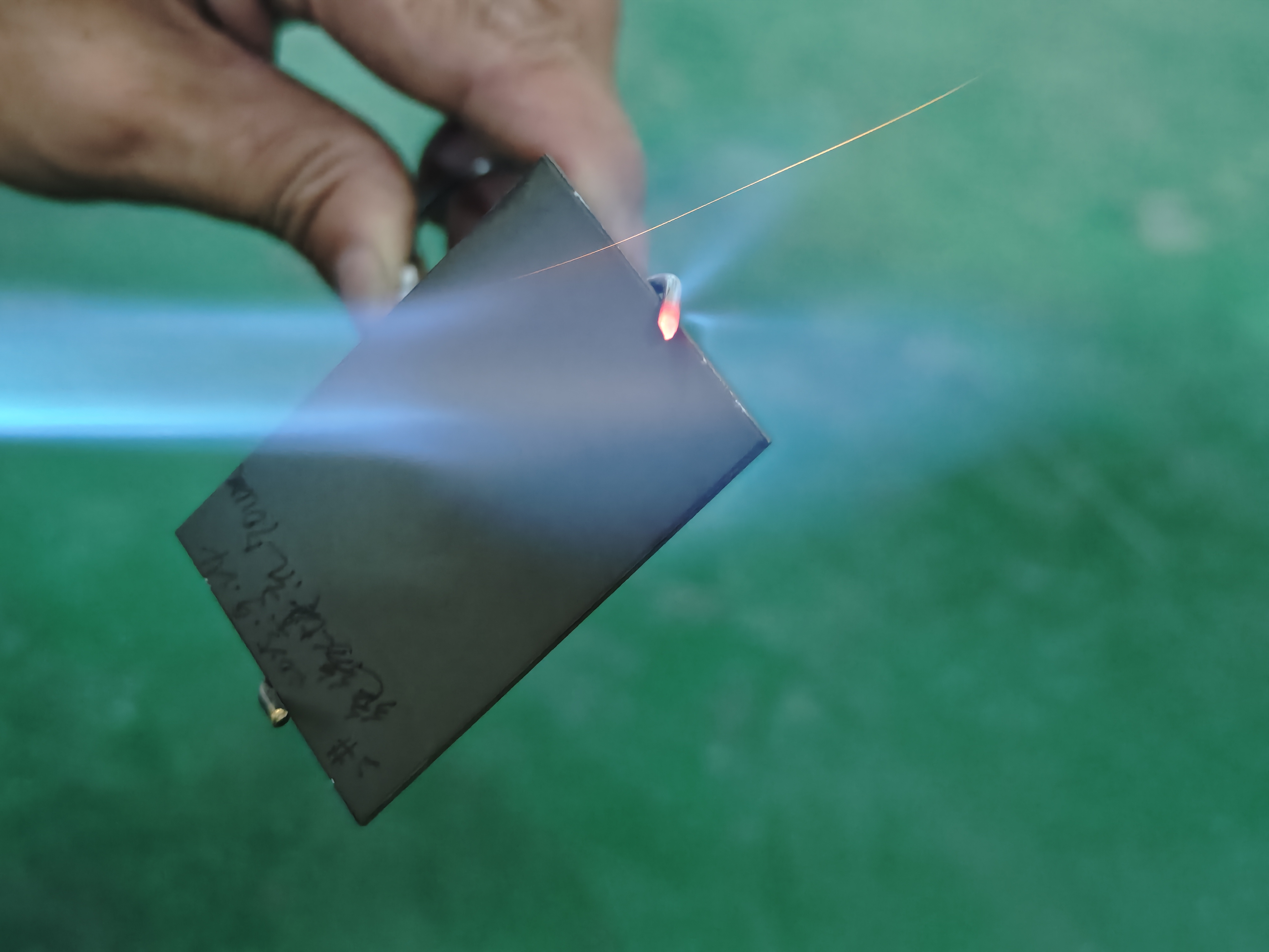 新型复合材料重塑新能源电池壳体技术